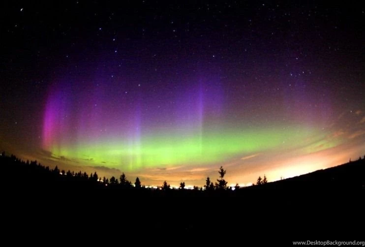 Iceland Northern Lights Volcano Wallpaper.