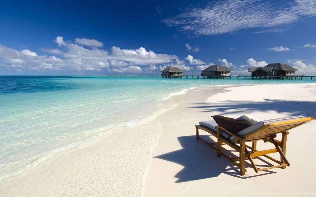 Beach chair on white s beach desktop background 573455.jpg