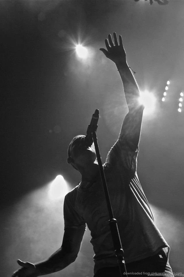Download Chester Bennington Singing Wallpapers For iPhone 4