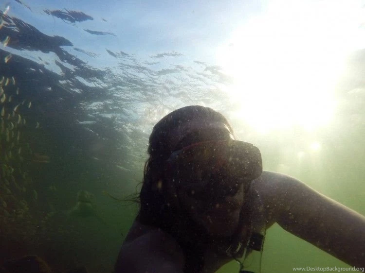 Selfie Taken with a Shark in the background 750x562.jpg