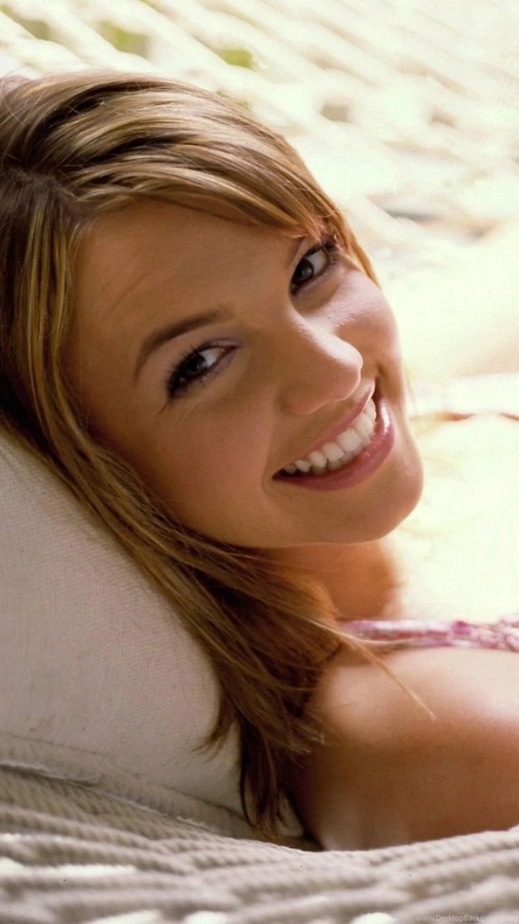 Download Wallpapers 750x1334 Britney Spears, Smile, Hammock, Girl ...