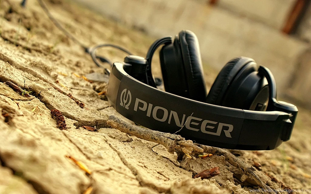 Pioneer Headphones Wallpaper.jpg