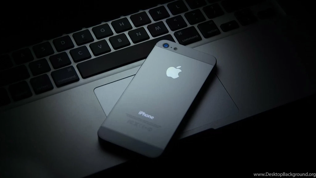 HD Wallpapers of iPhone 5 on Laptop.jpg