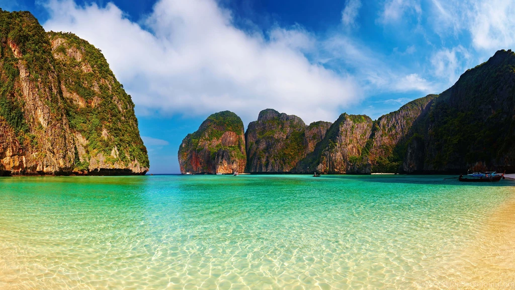 Maya Bay beach Ko Phi Phi Lee Thailand Wallpaper.jpg