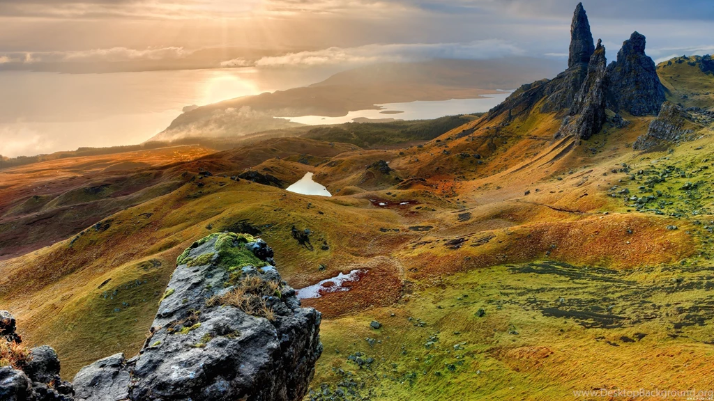 4K Grassy Mountains Landscape Wallpapers