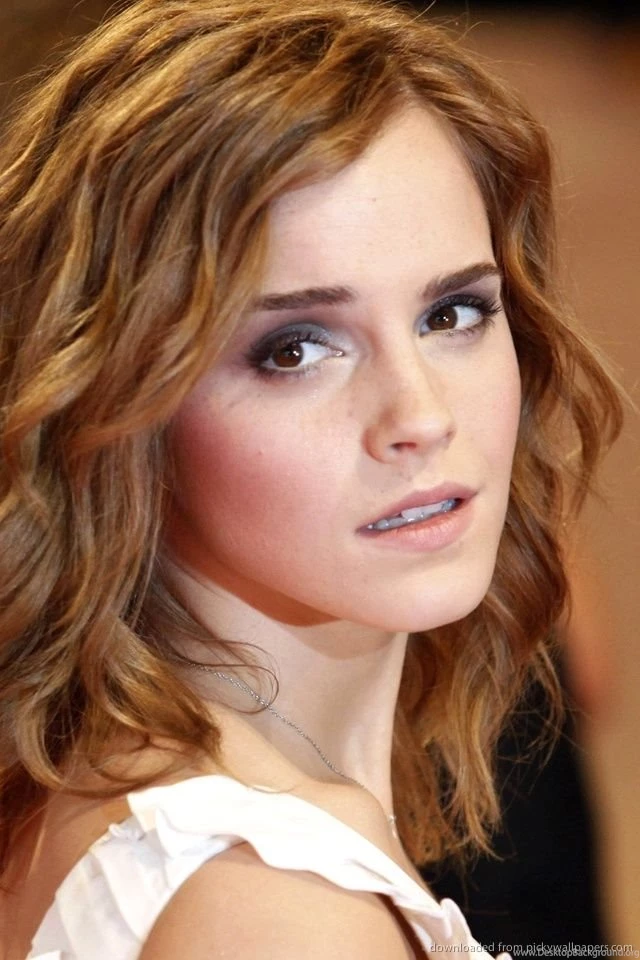 Download Emma Watson Wallpapers For iPhone 4
