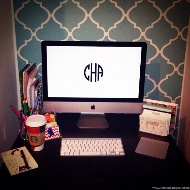 College Prep: DIY Monogram Desktop Wallpapers
