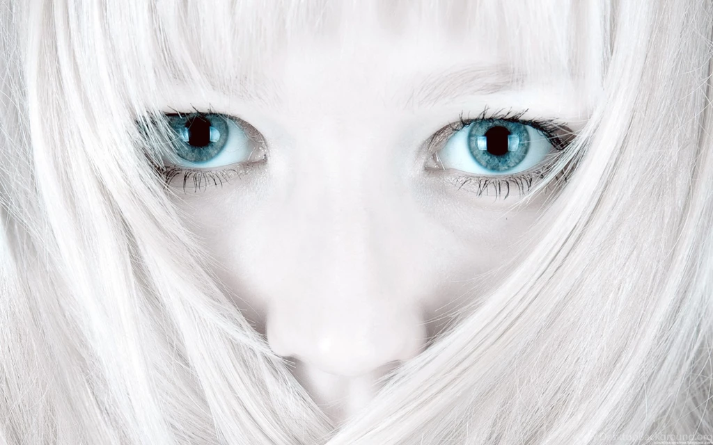 5717_White hair and big beautiful blue eyes HD wallpaper.jpg
