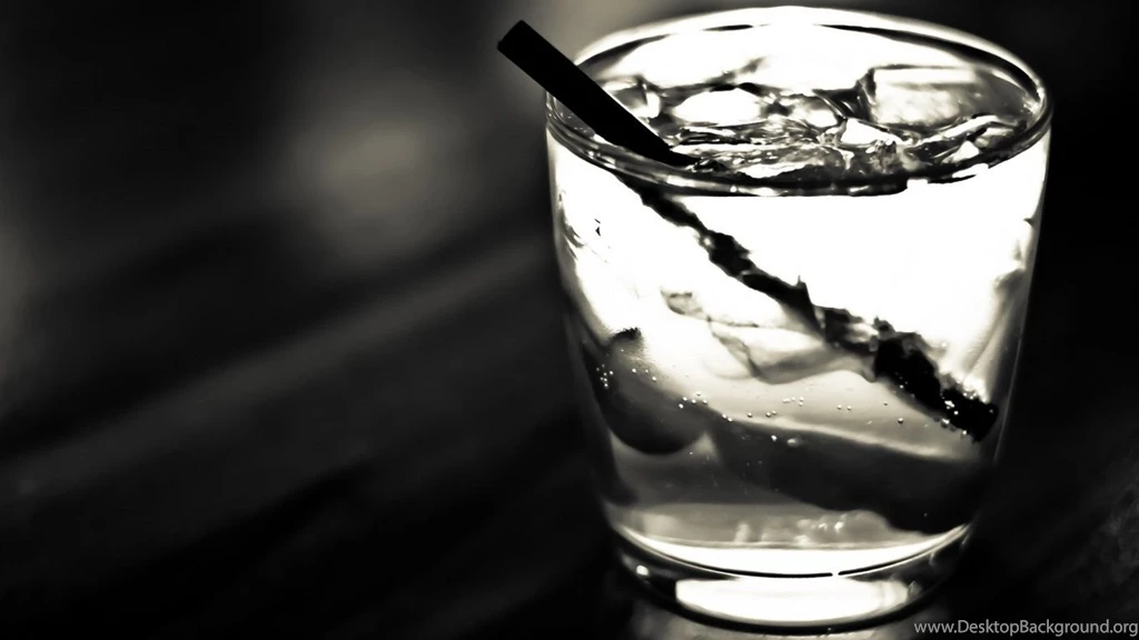 1366x768 Cocktail On The Rocks Desktop PC And Mac Wallpapers