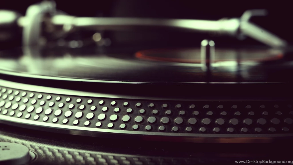 Recording vintage music on the telephone HD wallpaper_3840x2160.jpg
