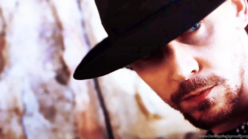 Tom Hiddleston Wallpapers By Chiaratippy On DeviantArt