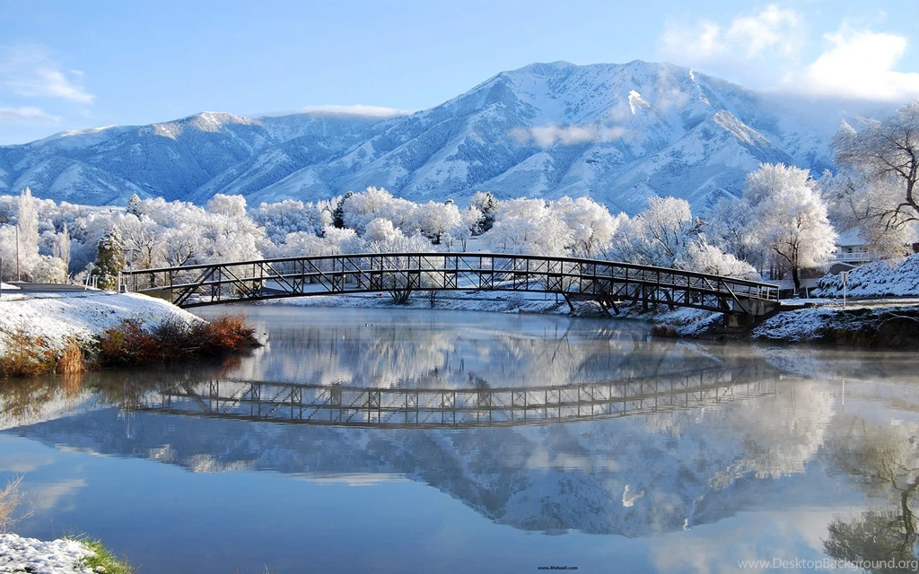 Frozen bridge over the lake HD winter wallpaper_5120x3200.jpg