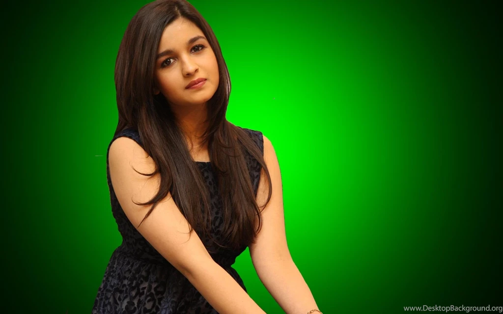 Alia Bhatt Stylish Actress HD Wallpapers