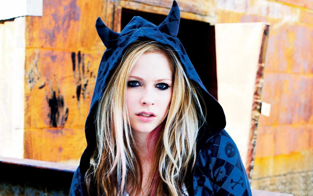 Avril Lavigne Devil Hood Wallpaper HD.jpg