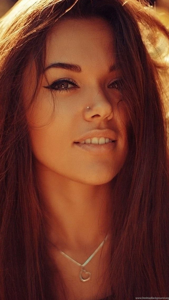 iPhone Babe Wallpapers March 2014 (NSFW)