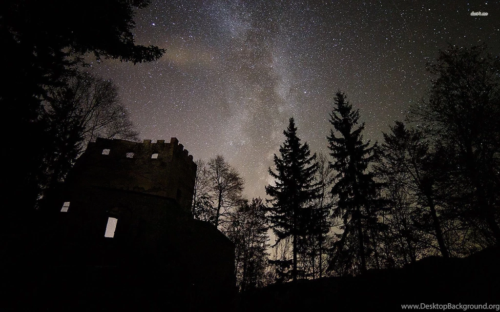 Milky Way Above The Fortress Ruins Wallpapers Photography ...