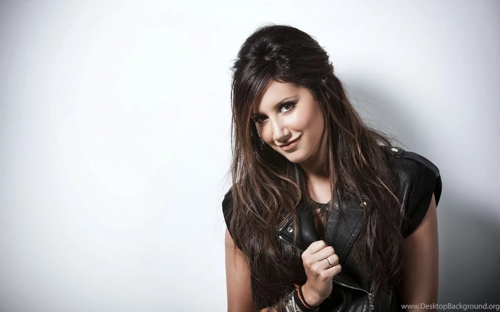 20 Beautiful HD Brunette Wallpapers HDWallSource.com