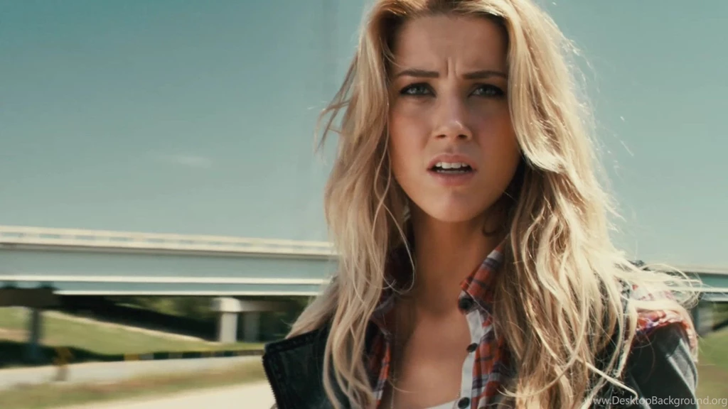 Amber Heard Wallpeper HD Free Download