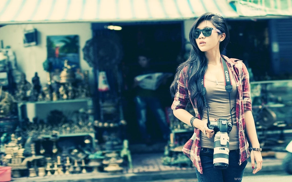 Download Wallpapers 2560x1600 Girl, Camera, Style, Shirt, Street ...