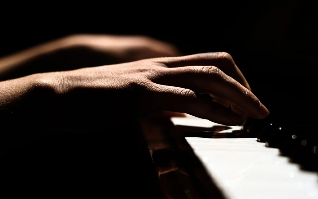 Playing Piano Wallpapers