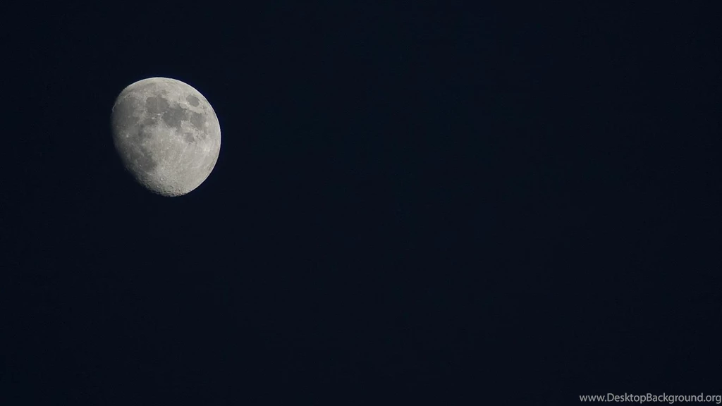 The Moon In The Dark Sky Wallpapers (