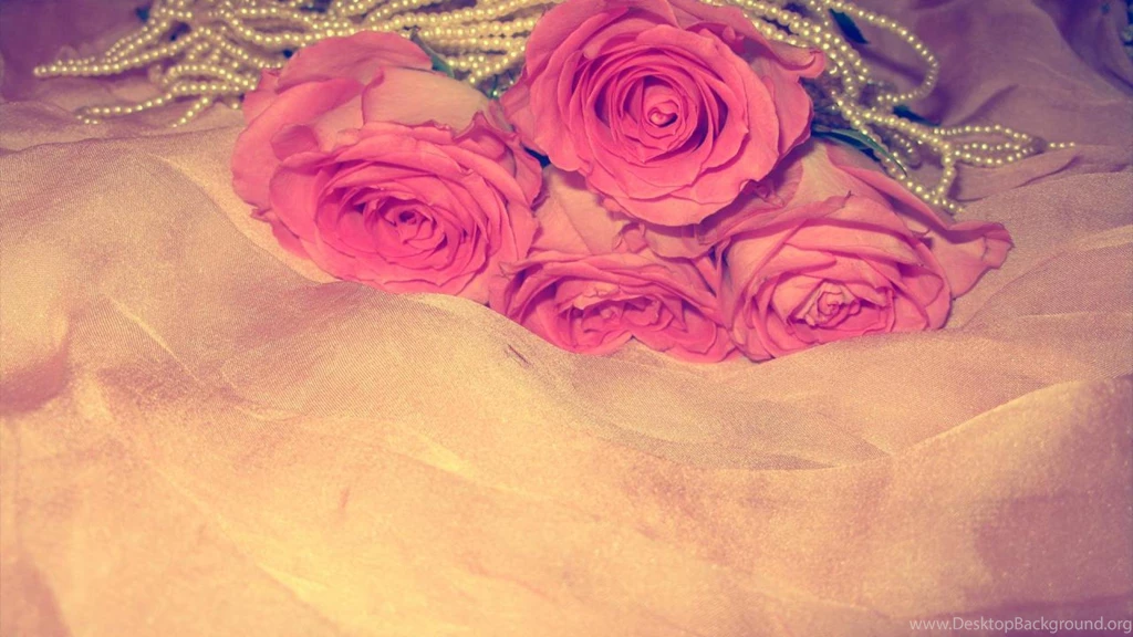 PINK ROSES WITH PEARLS WALLPAPER (