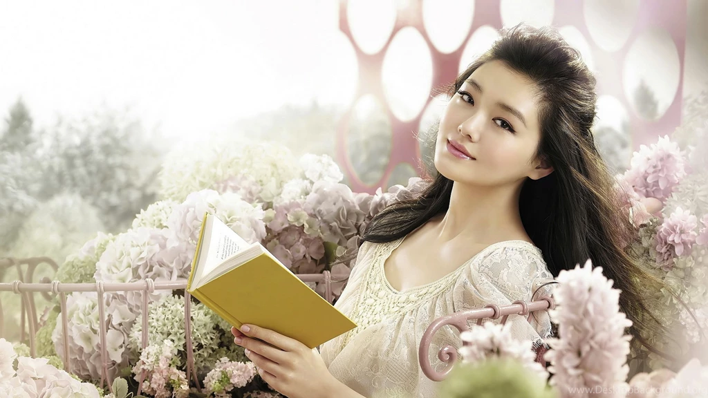 Download Wallpapers 3840x2160 Asian, Girl, Face, Book, Smile 4K ...