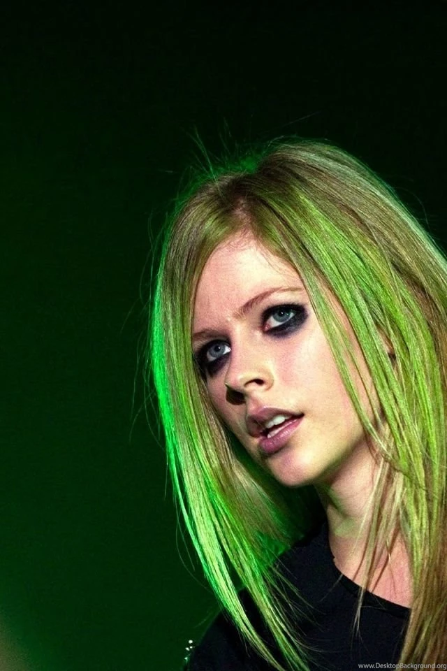 640x960 Avril Lavigne Iphone 4 Wallpapers