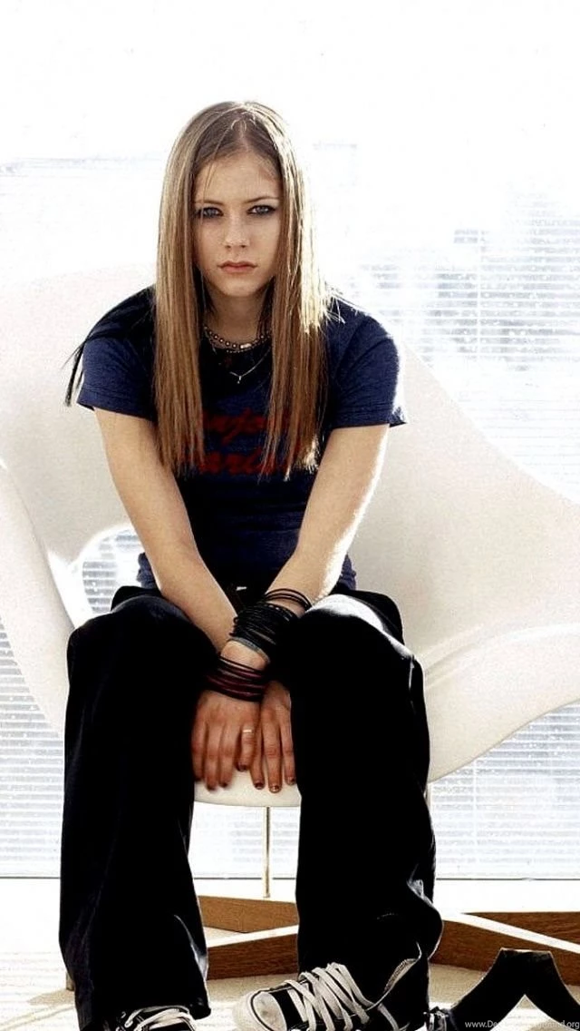 Avril Lavigne iPhone 5 Wallpapers