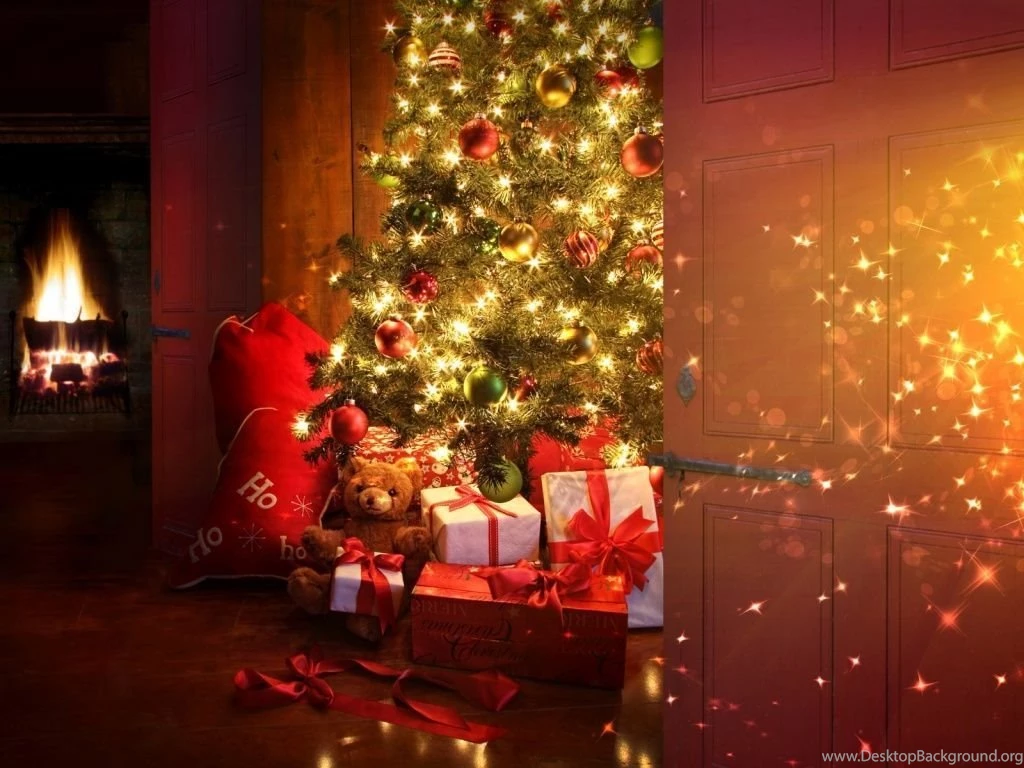 1024x768 Christmas Tree And Presents Desktop PC And Mac Wallpapers