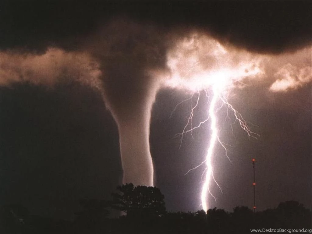 Free Desktop Wallpaper, Tornado Lightning