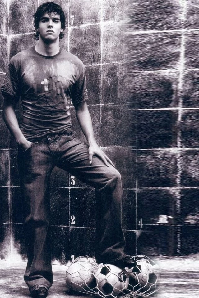 640x960 Kaka Football Player Iphone 4 Wallpapers