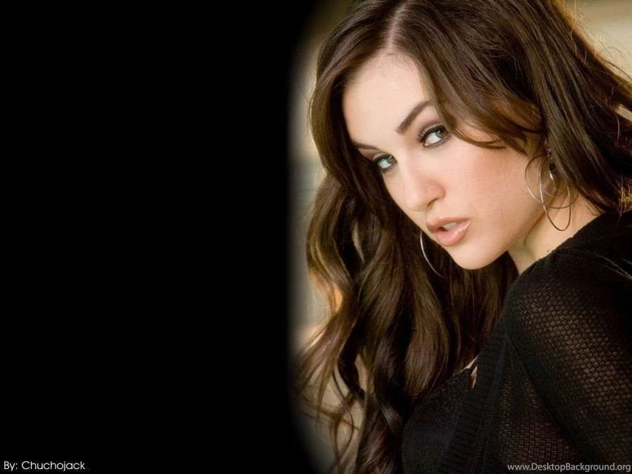 Browsing Fan Art On DeviantART