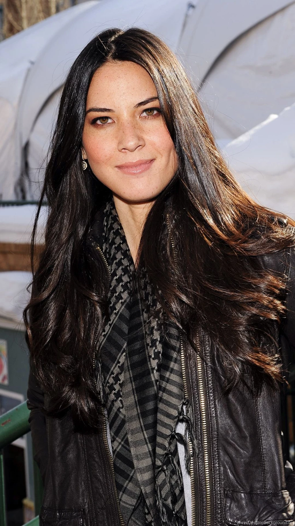 Olivia Munn Mobile Wallpapers 12573