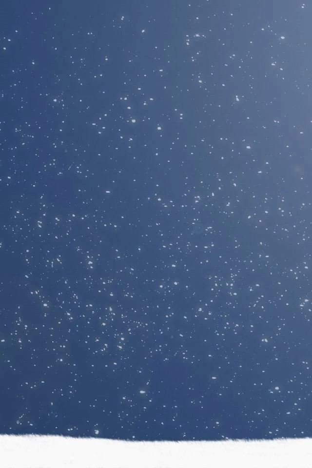 640x960 Superb Winter Moon Iphone 4 Wallpapers