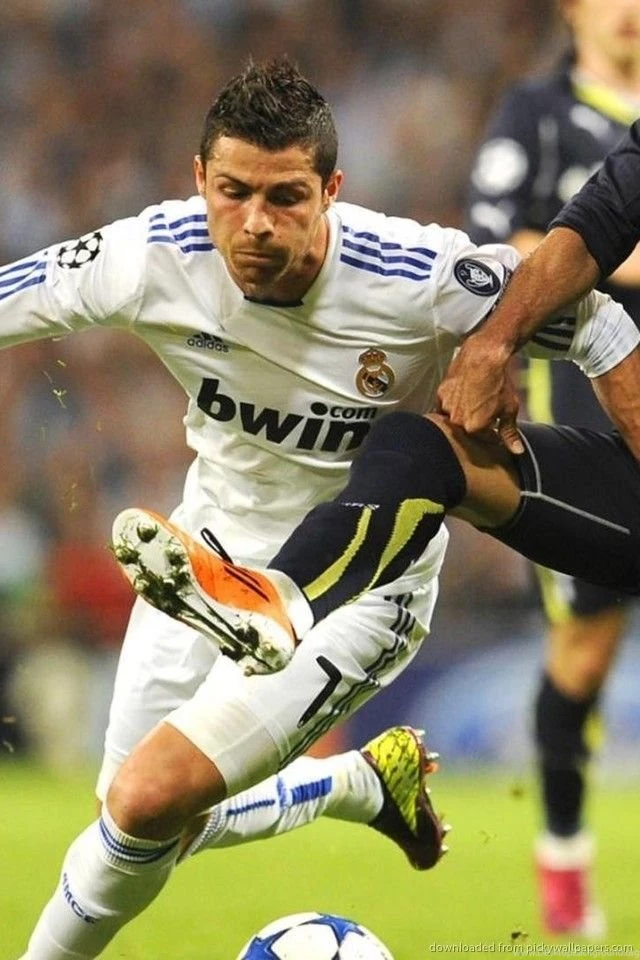 Download Cristiano Ronaldo In Game Wallpapers For iPhone 4