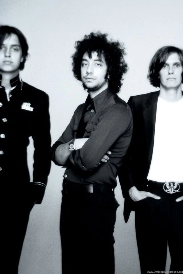 Download Wallpapers 640x960 The Strokes, Band, Members, Look, Light ...