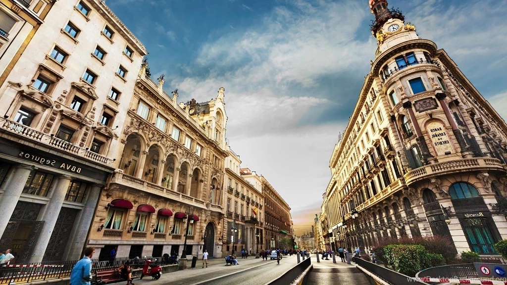 Barcelona_city_building_street_people_hd wallpaper 29931.jpg