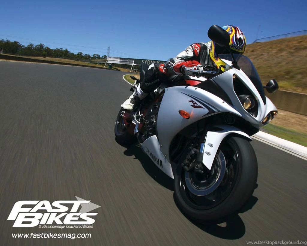 Wallpaper: 2009 Yamaha R1 Tracking