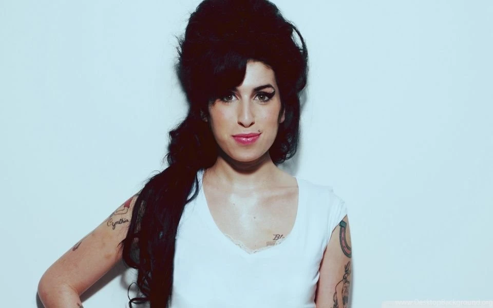 Amy Winehouse Smiling HD Desktop Wallpapers : High Definition ...