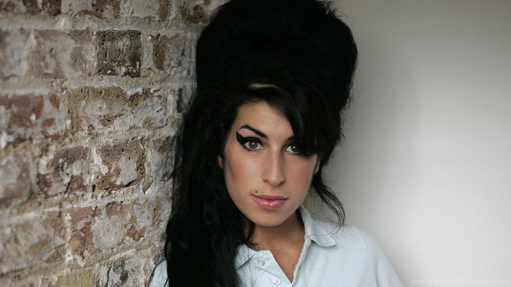 Amy Winehouse At The Brick Wall HD Desktop Wallpapers : Widescreen ...