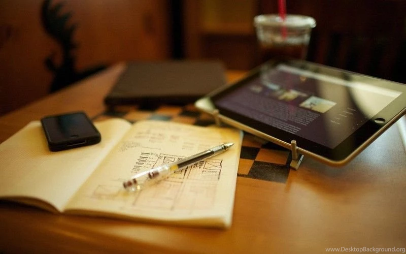 Mac Gadgets On A Desk Wallpapers Free Desktop Backgrounds And ...
