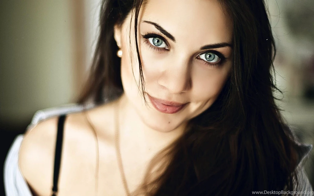 Beautiful Woman Face Wallpapers For Desktop, PC & Mobile