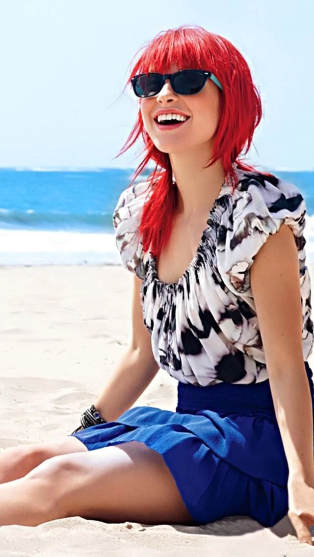 Hayley Williams Paramore 640x1136.jpg