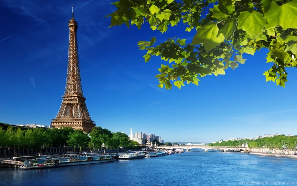 Eiffel Tower Desktop Wallpapers HD 5.jpg