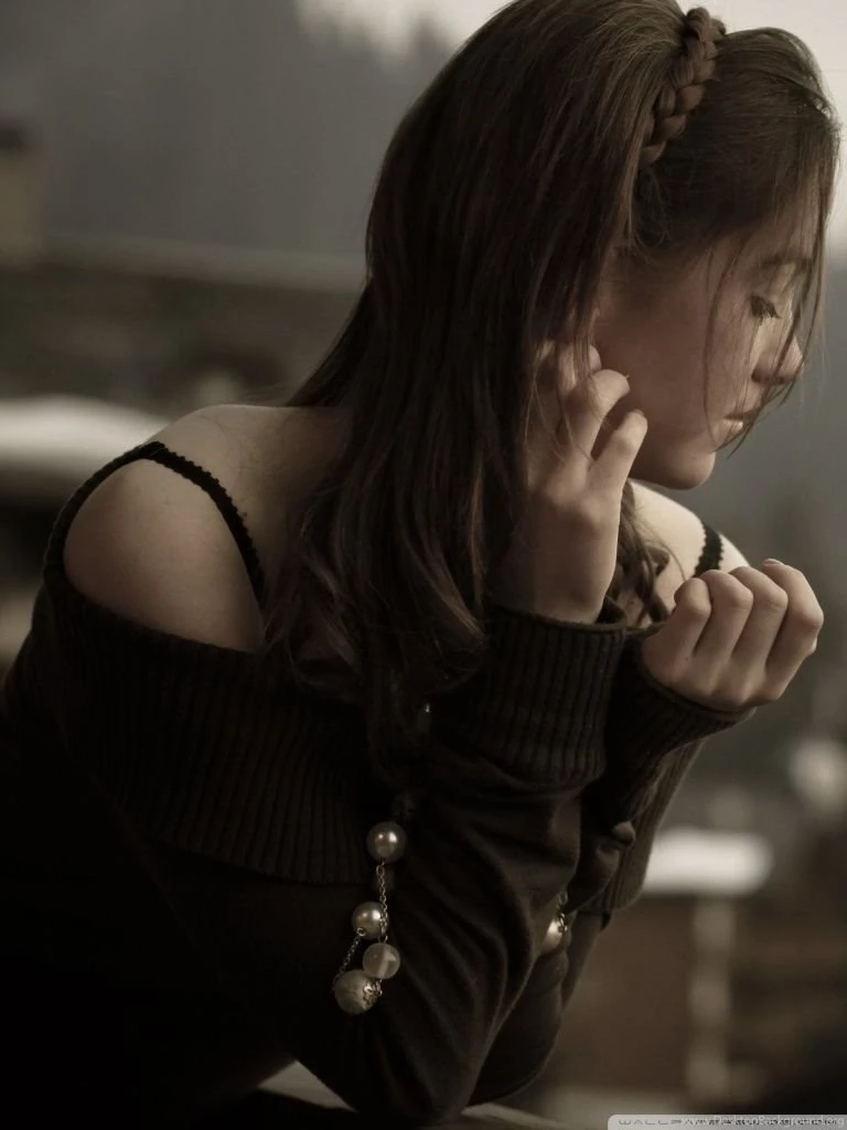 Lonely Girl HD Desktop Wallpapers : High Definition : Fullscreen ...