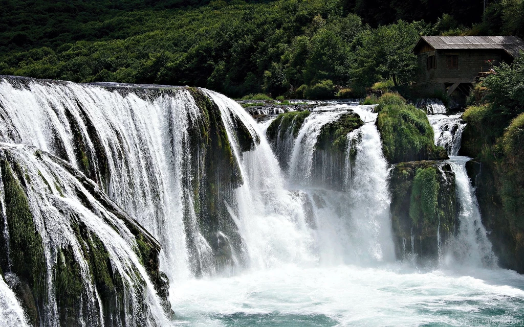 Waterfalls Wallpapers Free The Green Waterfall Wallpapers HD ...