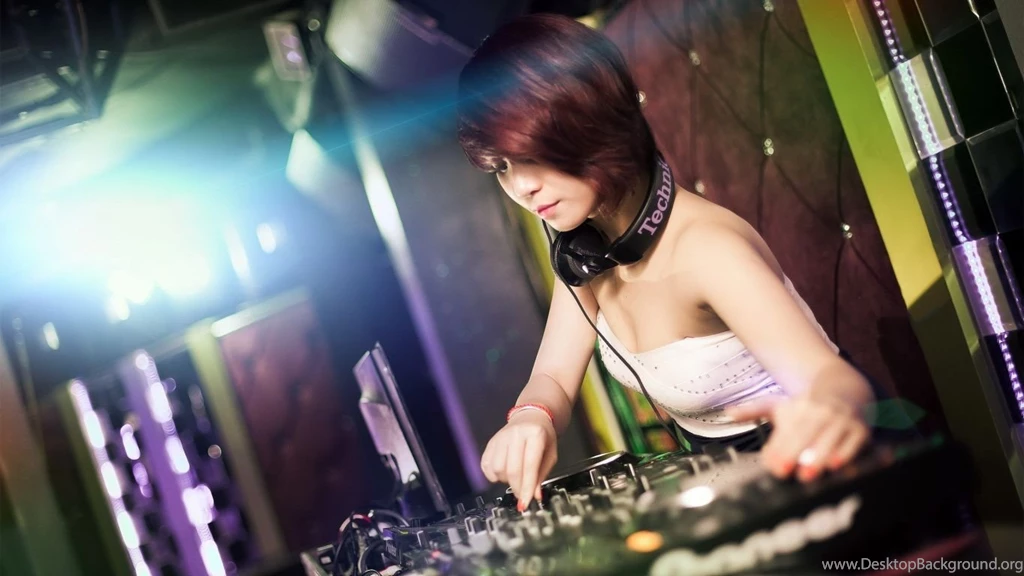 1366x768 Girl Dj Wallpapers