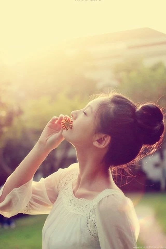Pure Girl iPhone 4s Wallpapers Download