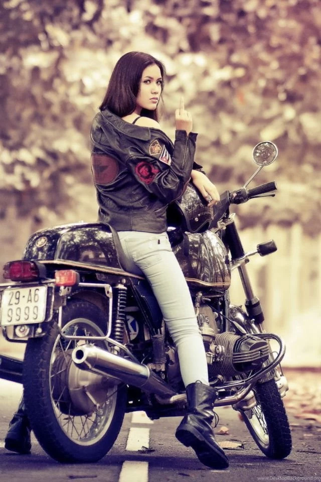 Moto Girl 640x960.jpg